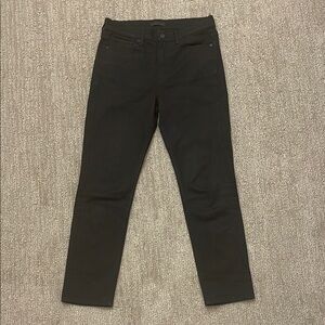 Uniqlo Black Slim Jeans with Sleek Design
